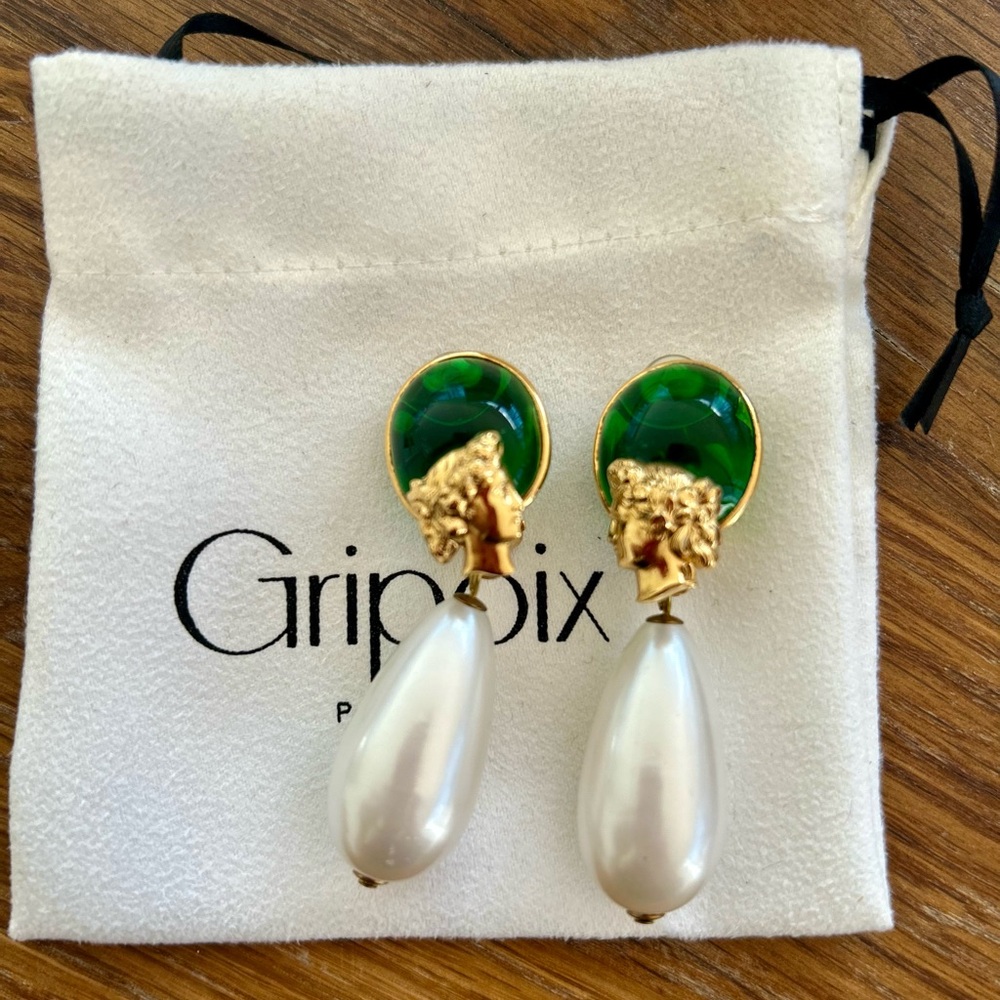 Gripoix Paris-(NEW)Back to Rome Clip Drop Cameo Earrings with Pearl